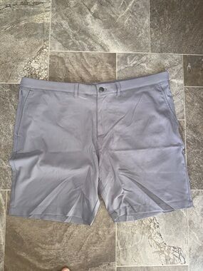Kirkland Signature Men's grey Flat Front comfort waistband Shorts size 42 in NWT